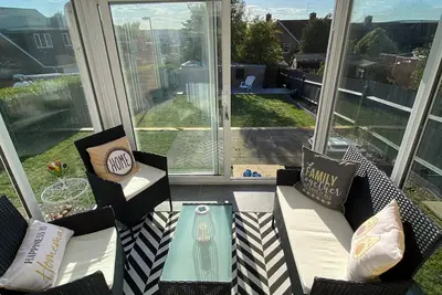 Image de Lovely and modern end of terrace house 6 mins from bus stop! Views of the downs