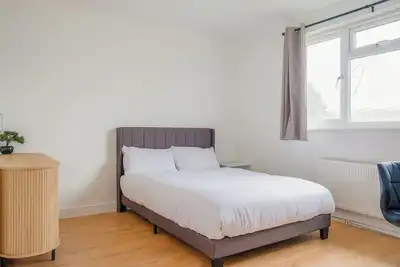 Image de Modern Home with Games Room and Workspaces