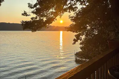 Image de Lakefront Cottage in a small Cove on the Eastside of Owasco Lake