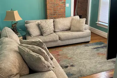 Image de Charming 2-Bedroom Condo in the Heart of Victorian Village