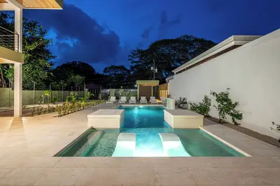 Image de Superbe Maison de luxe moderne de 4 chambres à Playa Potrero – Climatisation, et