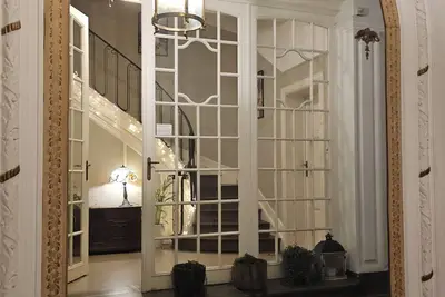 Image de Superbe Flat -room privé dans Hôtel de Maître! (2)