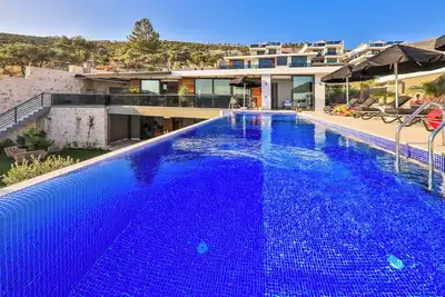 Villa for 8 in quite location, table tennis, infinity pool, garden