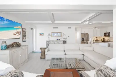 Image de All New Stunning Gulfside Sunset South Sanibel Condo