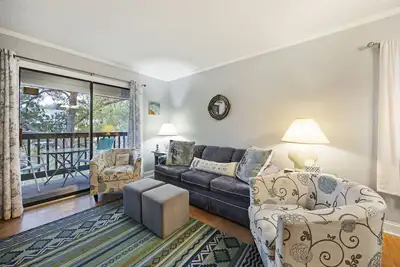 Image de Carolina Breeze - 3rd Floor Tennis Villa @ Hhbt!
