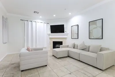 Image de 3-bedroom townhome in delightful Pasadena with Ac, WiFi