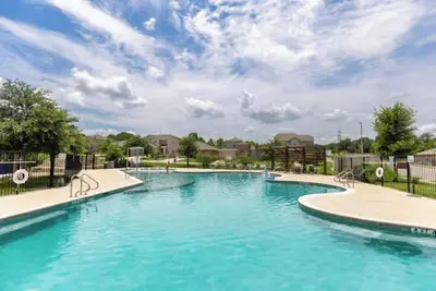 Image de New Luxury Home, Pool, Smart TVs, WiFi, 3 Beds-W\/D