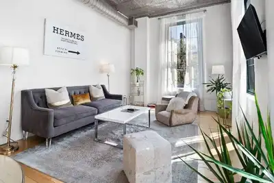 Image de Lux Downtown Apt  Walk 2 Everything- Near Stadium