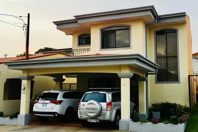 Image de 2-floor, 3-bedroom house/Ac/ WiFI/10 mins from Sjo and 15 mins from Parque Viva.