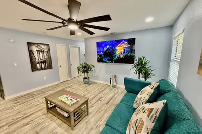 Image de Heart of Gnv with King beds, High speed Internet and 75 inches small Tv