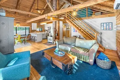Image de Escape to this cozy cabin near Cascade Lake!