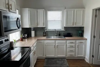 Image de Cozy 4 bedroom/2 bath home in desired Benson District!