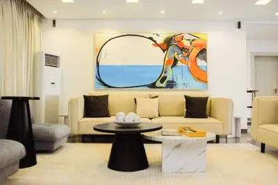 Image de Luxury high rise 3 bed with pool