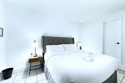 Image de Eden - Modern Triplex 5Bed/3Bath Near Airport/Port