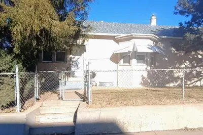 Image de Cozy 3-bedroom home in Omaha's Little Bohemia District. Blocks from the Zoo!