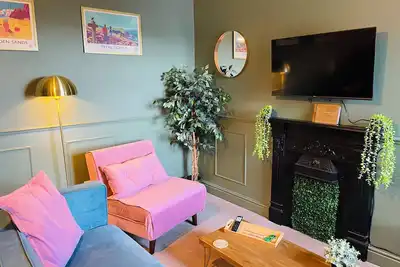 Image de Ffau Bach - Little Den. Boutique Central Pembrokeshire.