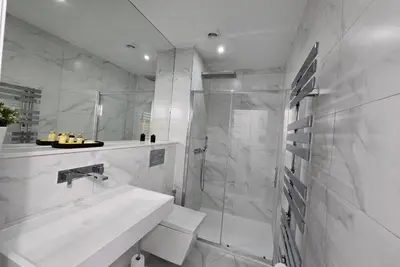 Image de Abbey Corner By Nivaas 3 : One-Bedroom Premier Apartment\n