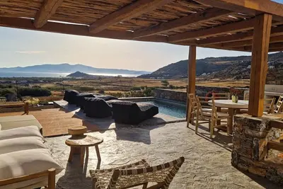 Villa Julia, Pool & Jacuzzi. Stunning views