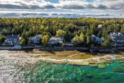 Image de Sunrise Retreat: Waterfront Cottage w/ Hot Tub & Stunning Views