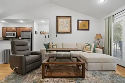Image de South Austin Nest w Pool {New Listing}