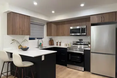 Image de Richie - Chic Detached Guest Suite: 2 Queen Beds, 2 Baths