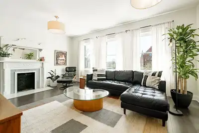 Image de Lux 2br | Downtown | Rooftop Patio | Free Parking