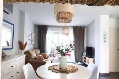 A 450 mètres de la plage! Appartement cosy et lumineux avec grandes piscines