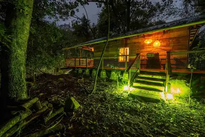 Image de Hidden Gems Along the Matumi Trail: Matumi Lodge and Mutzeeri Lodge.