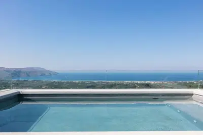 Image de Accessible Private 4br Villa, Bbq & Heated Pool & Sea View