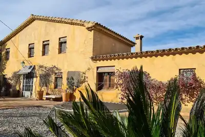 Charming holiday house surrounded by vineyards 60km from Barcelona for groups