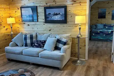 Image de Unique 2-bedroom upstairs unit, just 13 miles to Outer Banks. Close to shopping!