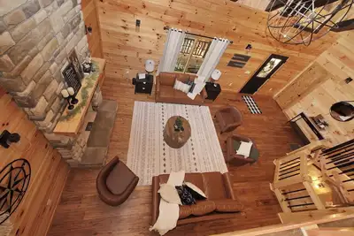 Image de \"New\" Beautiful Cabin/Lodge-Checkout 8 Pm On Sundays! ! Sleeps 14- Logan, Oh