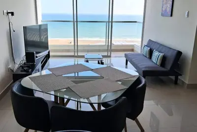 Image de Beautiful apartment with balcony facing the sea