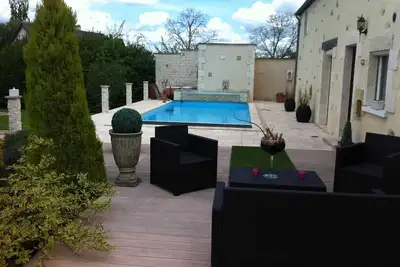 Image de Maison de campagne avec piscine. A 10mn du centre de Nevers.