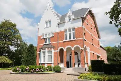 Image de Villa magnifiquement rénovée datant de 1925, entièrement rénovée.