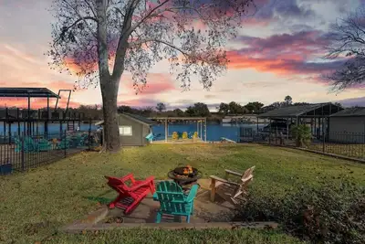 Image de Winter Retreat: Private Dock, Jetski Ramp, Fire Pit