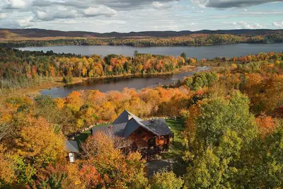 Image de Escape to Serenity: Mountain-Top Cottage with Stunning Lake Views in Harrington