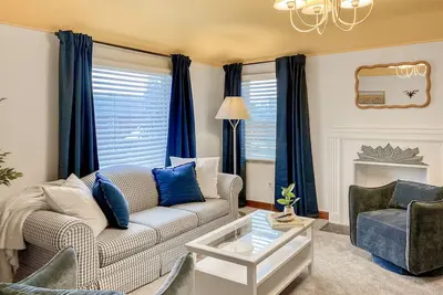 Image de Treetop Suite - Sauna - King Bed - Garage