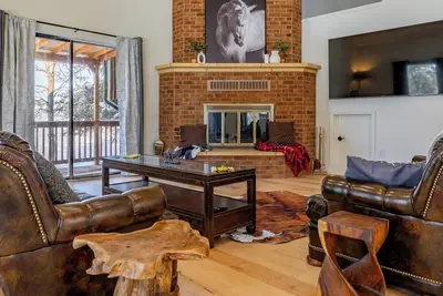 Image de Skip the hotel! Spacious 5 bedroom retreat near Yellowstone with Mountain Views