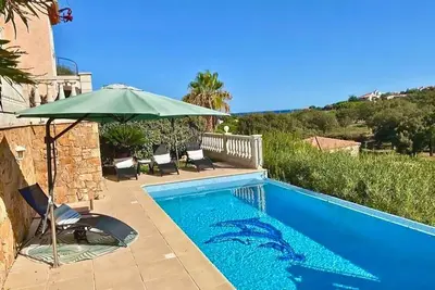 Image de Villa 10 personnes, vue Mer et Vallée du Var. Piscine, tennis, plage à pied