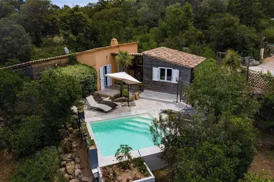 Image de Mini villa Le Cabanon avec piscine