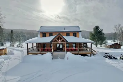 Image de 4 Season Nature Retreat - Winter Playtime