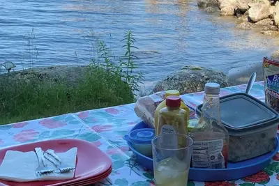 Image de Cozy 2-bedroom lakefront cottage on Beech Hill Pond