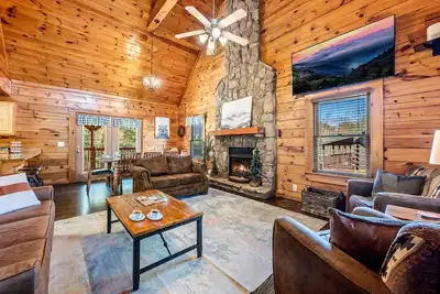 Image de NewListing! ~Mins to Dollywood~Game &Theater Room~HotTub~4B4b~Sleep14