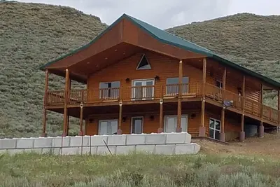 Beautiful 4-bedroom cabin with WiFi, Ac in superb Fairfield