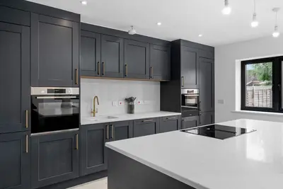 Image de Relax with easy access to Cambridge. Electric car charging and parking available