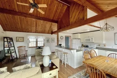 Image de Charming cottage in Madaket Nantucket. Walking distance to beach and sunsets