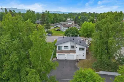 Image de Wild About Anchorage · Hot Tub · Rooftop Patio · Chef's Kitchen · Coffee Bar