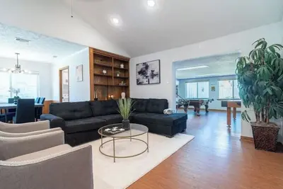 Image de Spacious 4-Bedroom Home w/ Game Room – 8 Min from Sugar Land Town Square!