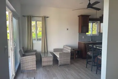Image de An Enchanting In-Law Suite Apartment Attached to a Fabulous Bungalow